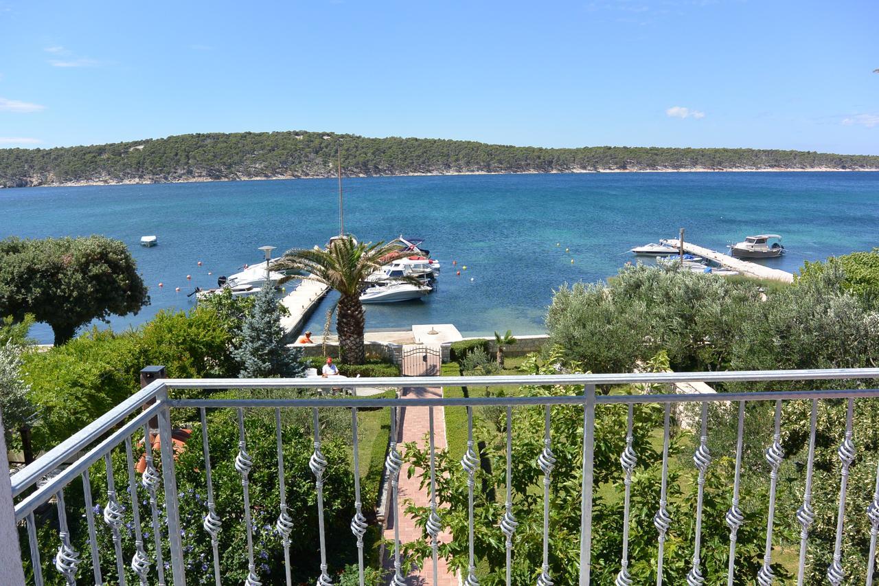 Apartments Nautica Barbat na Rabu Экстерьер фото